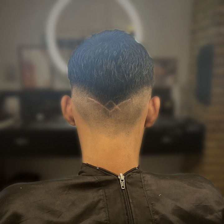 Nuca em V com desenho