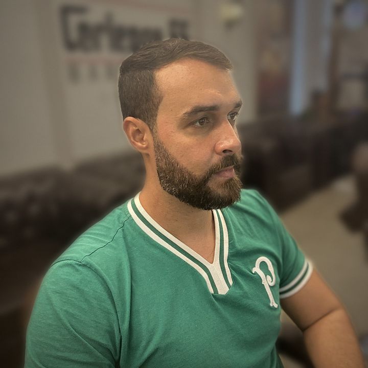 Corte social com barba cheia